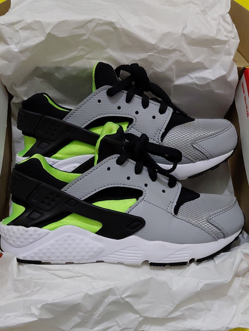 Kids Nike Huarache SZ 1.5